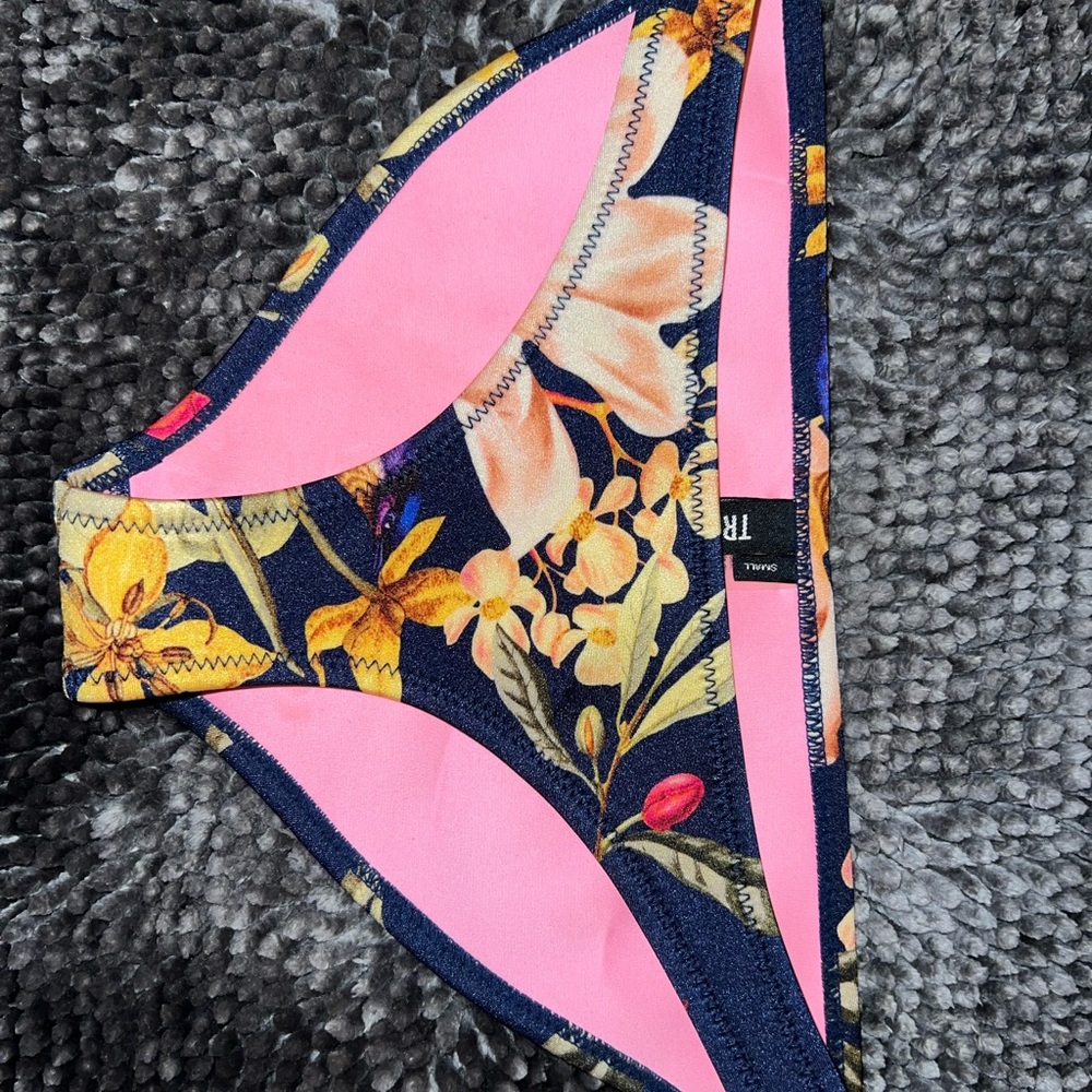 Triangl bathing suit bottom, navy floral, size Small